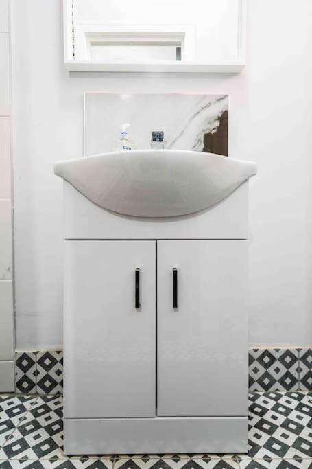 דירות ברמינגהאם Modern Flat In Moseley With Free Parking מראה חיצוני תמונה